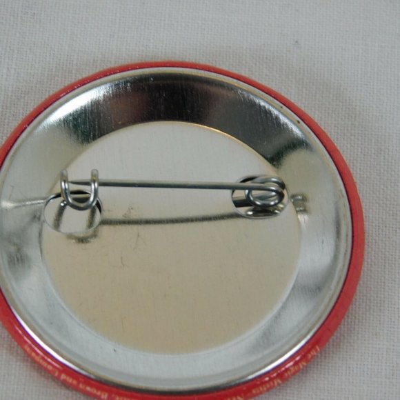 Magic Misfits Member Pin Back Button Round Red Neil Patrick Harris Book Series - Picture 4 of 5